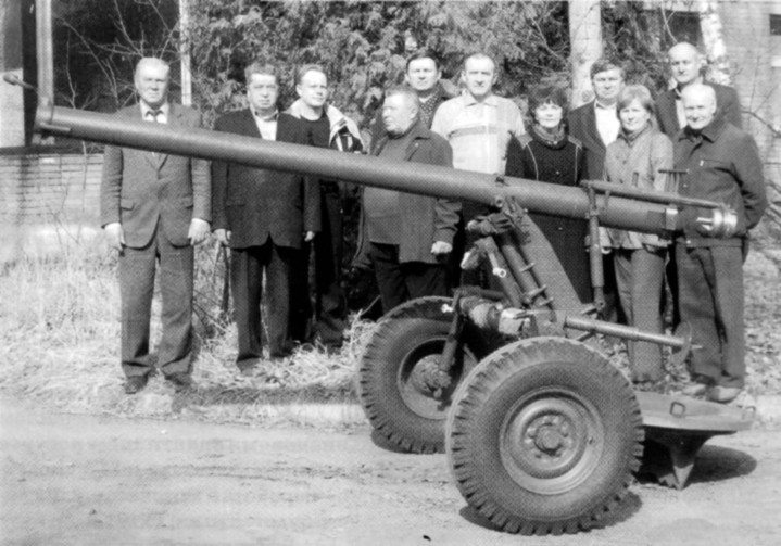 Nhiệm vụ của khẩu cối này là trực tiếp chi viện hỏa lực cho bộ binh, phá hủy công sự, vật cản sau khối chắn; tiêu diệt xe bọc thép và cơ giới. Trang bị cho cấp tiểu đoàn bộ binh hoặc các đơn vị đổ bộ đường không, bộ binh sơn cước nhẹ.