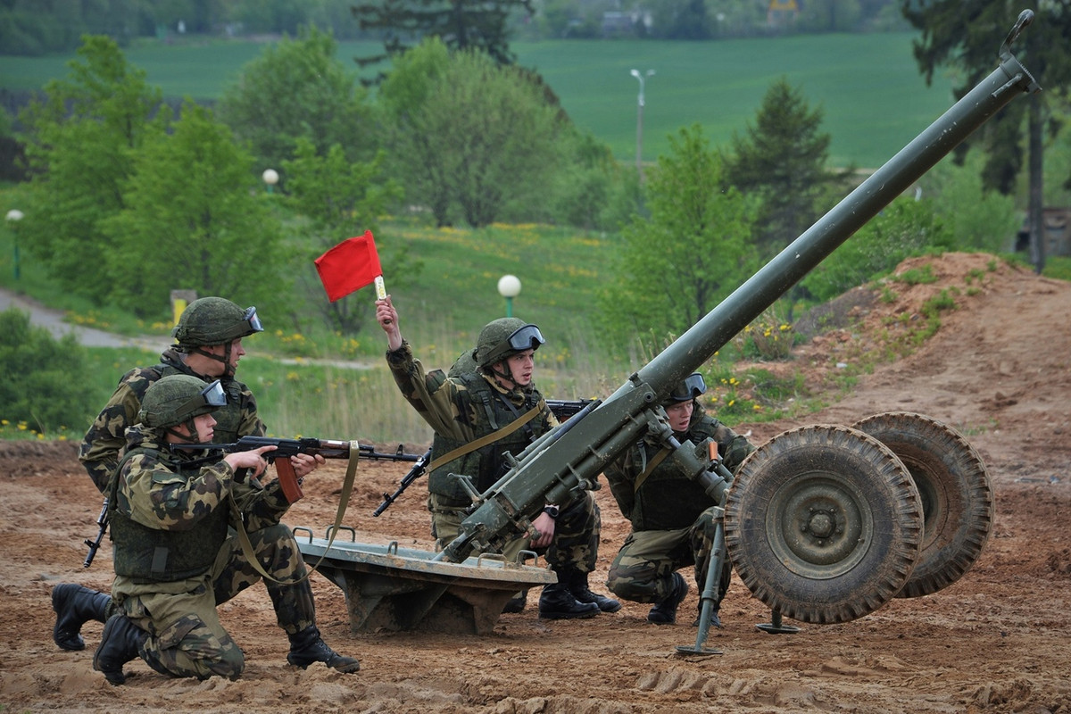 Yêu cầu của mẫu súng cối mới này là tốc độ bắn nhanh, trọng lượng vừa phải để trang bị cho các đơn vị đổ bộ đường không và các đơn vị sơn cước; đảm bảo chi viện hỏa lực trong bất kỳ địa hình, thời tiết nào, cả ban ngày và ban đêm. Có thể thay thế các loại pháo chiến thuật như 122-Đ30 và các hệ thống súng cối 120mm M-43 có trong quân đội Nga.