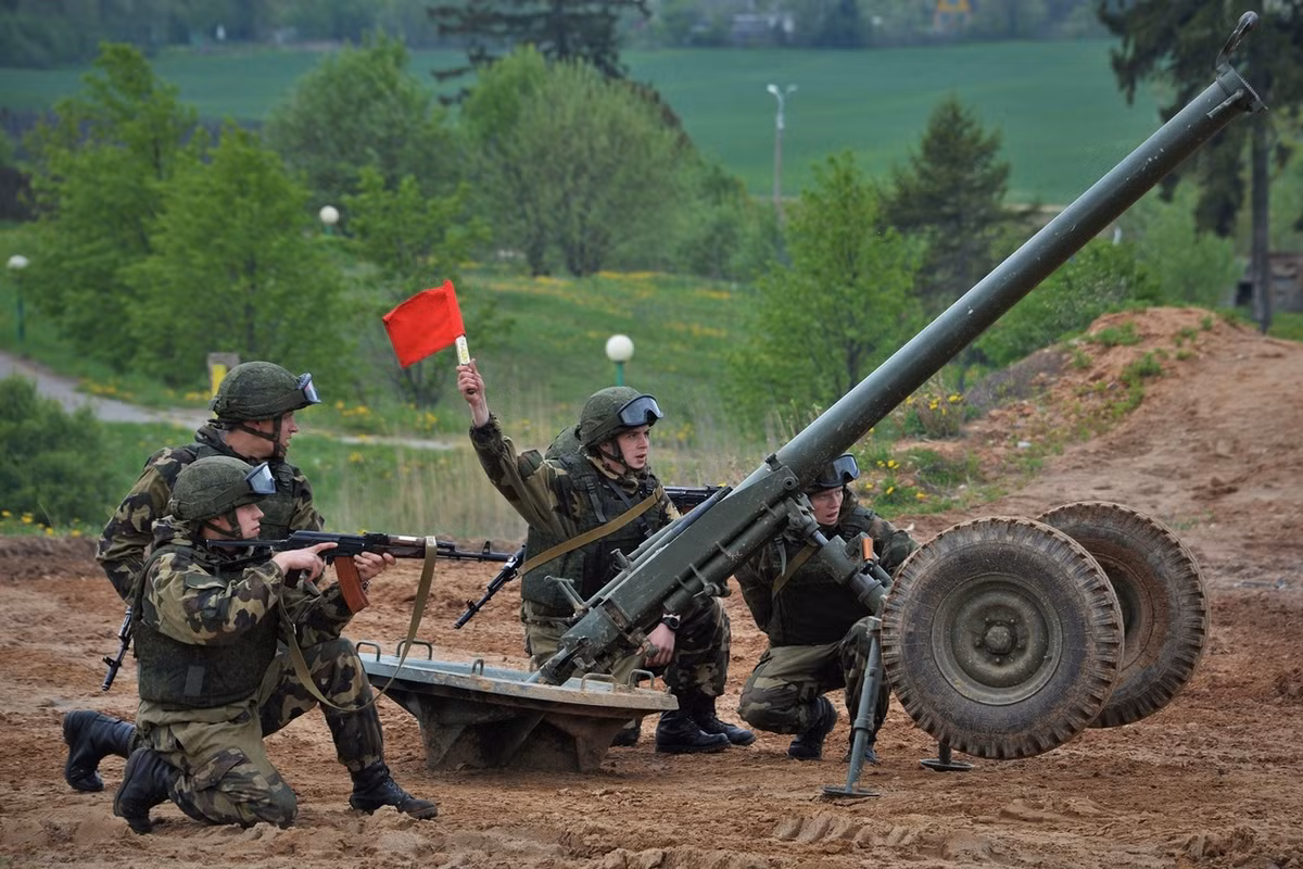 Yêu cầu của mẫu súng cối mới này là tốc độ bắn nhanh, trọng lượng vừa phải để trang bị cho các đơn vị đổ bộ đường không và các đơn vị sơn cước; đảm bảo chi viện hỏa lực trong bất kỳ địa hình, thời tiết nào, cả ban ngày và ban đêm. Có thể thay thế các loại pháo chiến thuật như 122-Đ30 và các hệ thống súng cối 120mm M-43 có trong quân đội Nga.