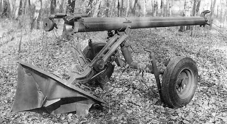 Kíp pháo thủ của 2B23 là 5 người, trọng lượng chiến đấu nặng 420 kg; tầm bắn xa nhất: 12.800 mét; tầm bắn gần nhất: 450 mét. Khi có đầy đủ pháo thủ, thời gian triển khai chiến đấu &lt;1 phút, thời gian tháo rời 30 giây; đây được đánh giá là mẫu súng cối lý tưởng có thể thay thế pháo xe kéo và có nhiều ưu điểm khi chiến đấu ở địa hình đồi núi.