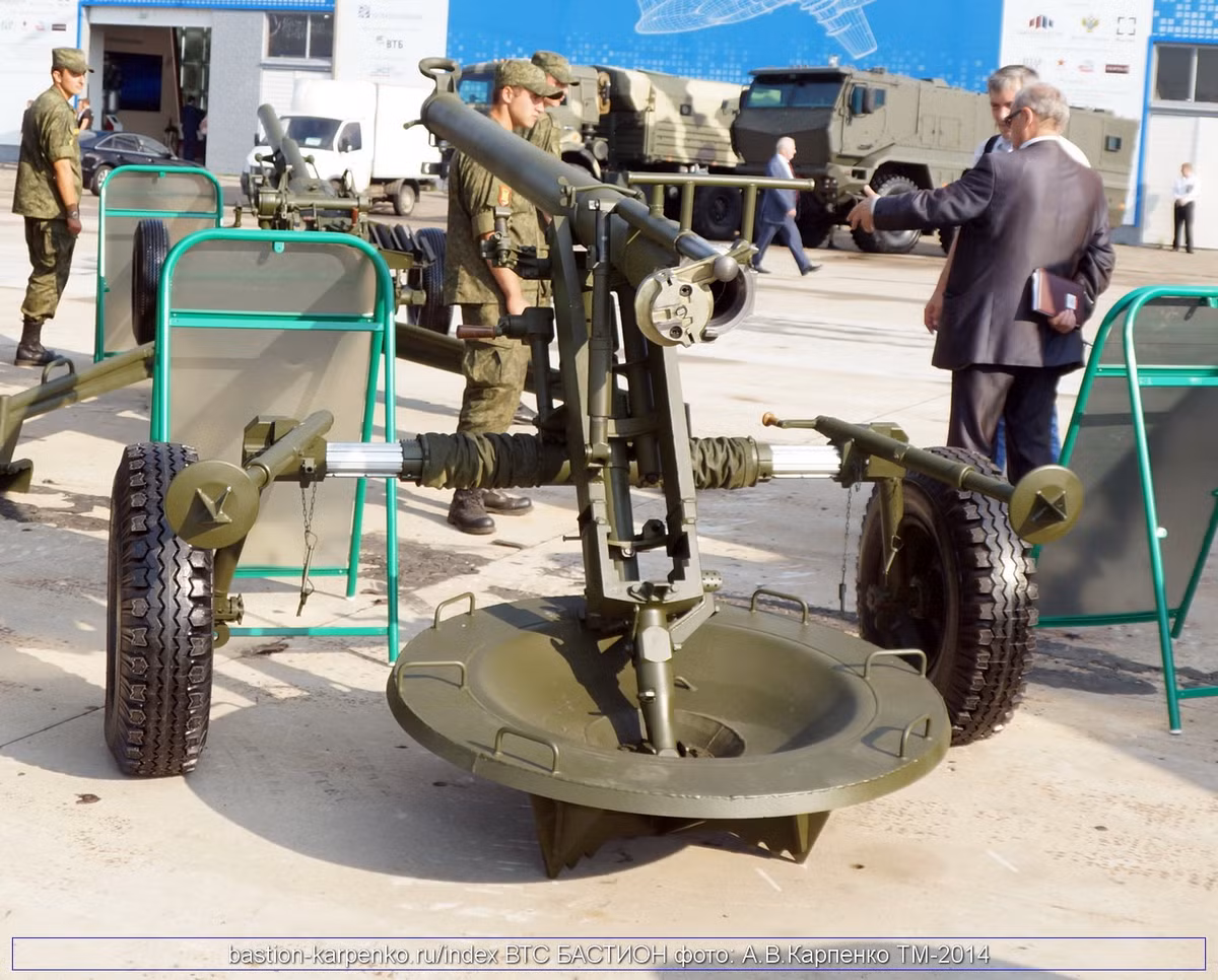 Khẩu súng cối 120mm mới có tên là 2B23 Nona-M1, được lấy nguyên ý tưởng từ súng cối 120mm M-43. Mẫu M-43 là loại súng cối có thể vận chuyển bằng xe kéo, mang vác hoặc chuyên chở trên các xe tải.