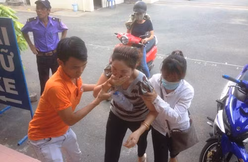 Dang cap cuu khan hang tram cong nhan bi ngo doc o TP HCM-Hinh-5