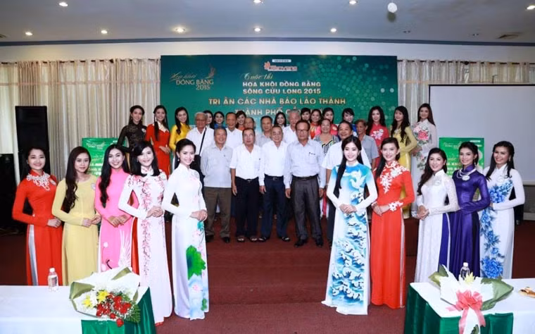 Vào ngày 7/6 vừa qua, 34 thí sinh đã có buổi giao lưu với các nhà báo lão thành cách mạng nhân kỷ niệm 90 năm ngày thành lập Báo chí Cách mạng Việt Nam. Trong buổi giao lưu này, các nhà báo lão thành cùng nhau nhìn lại truyền thống, sứ mệnh lịch sử của báo chí cách mạng qua các thời kỳ, từ đó giúp thế hệ trẻ ngày hôm nay thấu hiểu những công việc thầm lặng mà gian khổ của các phóng viên thời kỳ chiến tranh cũng như nỗ lực sống và làm nghề trong thời bình.