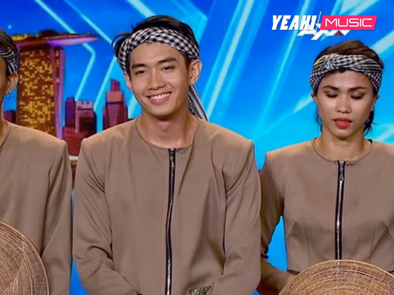 Ngoài áo bà ba, khăn rằn và nón lá, tiết mục của Quang Đăng còn được đánh giá cao vì những bước nhảy điêu luyện, đồng đều và mạnh mẽ trên nền nhạc được phối giữa tiếng đàn tranh, tiếng sáo cùng nhạc điện tử.