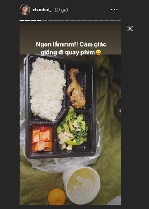 Châu Bùi khoe bữa cơm được chuẩn bị chu đáo. "Ngon lắm, cảm giác giống như đi quay phim", cô chia sẻ.