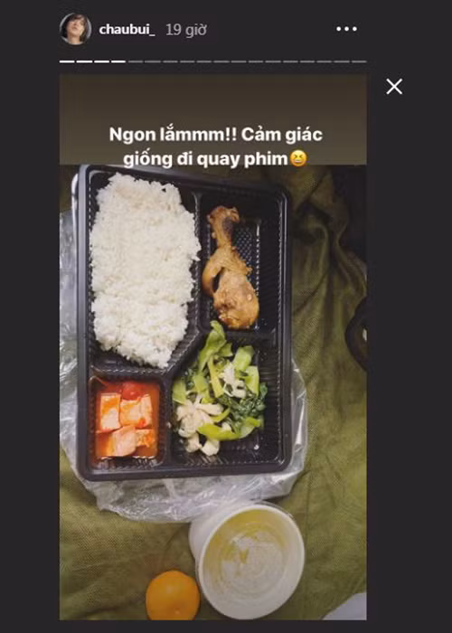 Châu Bùi khoe bữa cơm được chuẩn bị chu đáo. "Ngon lắm, cảm giác giống như đi quay phim", cô chia sẻ.