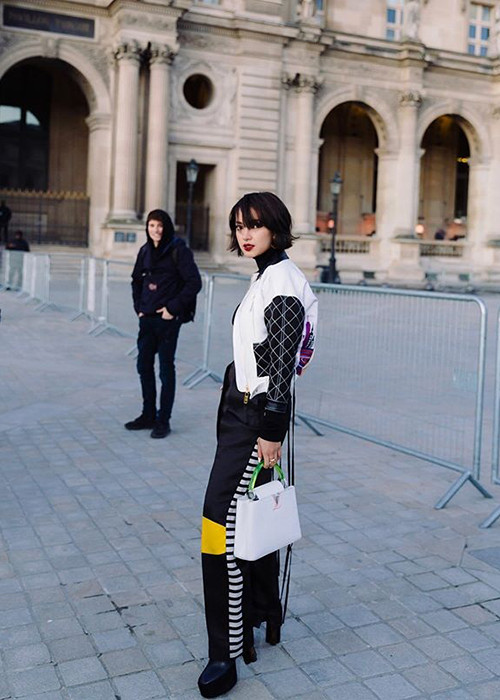 Hiện tại, hot girl Châu Bùi là người mẫu ảnh cho khá nhiều nhãn hàng thời trang đình đám ở cả trong và ngoài nước.