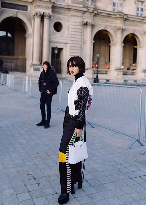 Hiện tại, hot girl Châu Bùi là người mẫu ảnh cho khá nhiều nhãn hàng thời trang đình đám ở cả trong và ngoài nước.