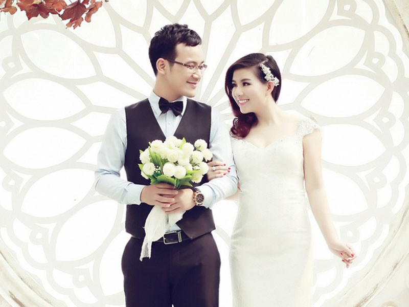 Năm 2015, Lê Mận lên xe hoa. Ông xã của cô tên Trần Phúc Vinh (sinh năm 1989).