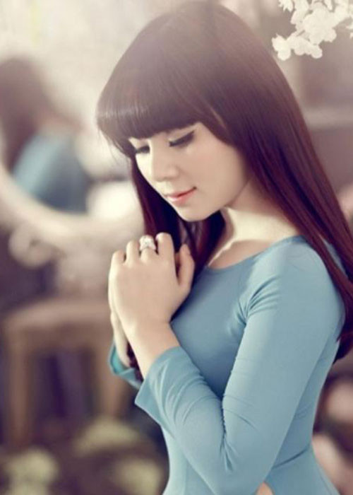 Năm 2009, cô đoạt Quán quân dòng nhạc dân gian Sao Mai. Sau đó, Lê Mận tốt nghiệp Trường Đại học Văn hóa nghệ thuật Quân đội.