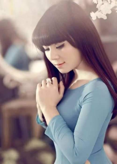 Năm 2009, cô đoạt Quán quân dòng nhạc dân gian Sao Mai. Sau đó, Lê Mận tốt nghiệp Trường Đại học Văn hóa nghệ thuật Quân đội.