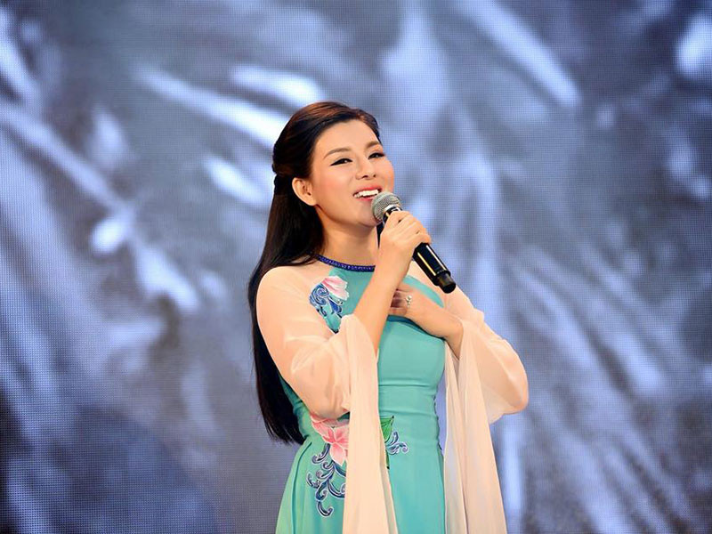 Mới đây, Bùi Lê Mận bị nghi nhiễm COVID-19 và đang tự cách ly ở nhà. Về phần mình, nữ ca sĩ liên tục phủ nhận tin đồn này.