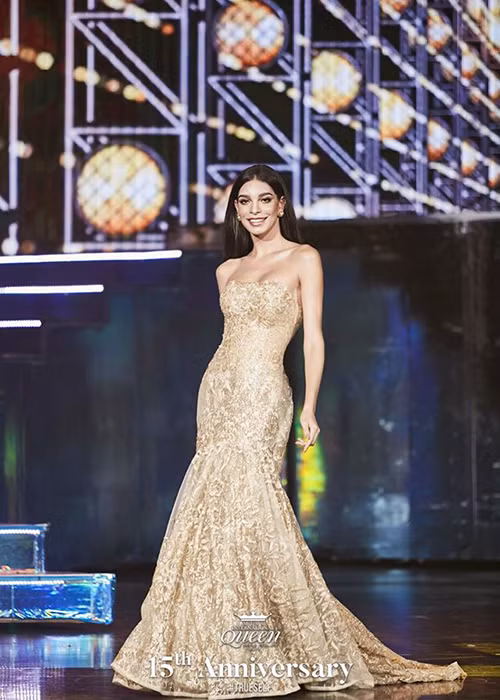 Đến từ Brazil, Ariella Moura khiến nhiều thí sinh khác phải dè chừng vì lợi thế nhan sắc. Cô cao 1m78, số đo 3 vòng khá chuẩn, gương mặt sắc sảo.