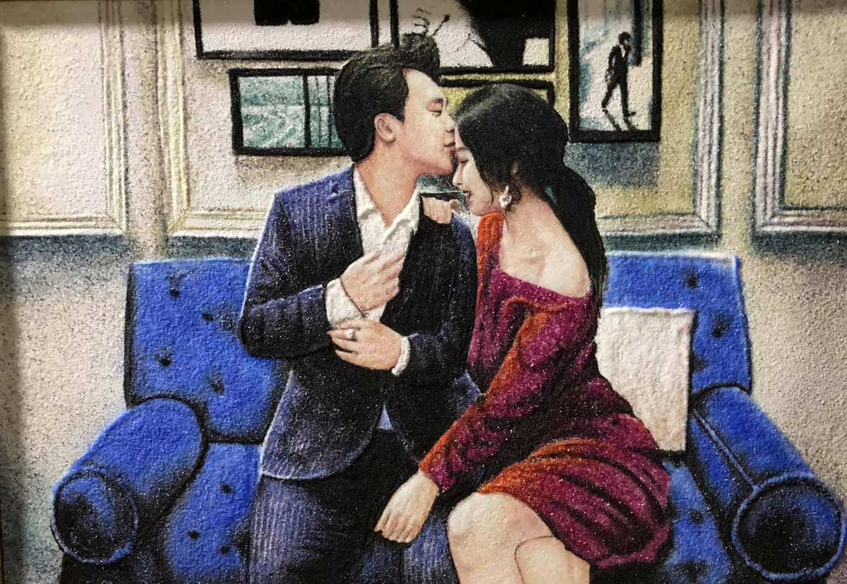 Cuối tháng 7/2019, Hòa Minzy bất ngờ thông báo tạm dừng công việc để nghỉ ngơi, muốn sống cho bản thân và gia đình nhiều hơn. "Nếu không thấy Hòa xuất hiện thường xuyên, đừng lo lắng nhé. Hòa không có bệnh gì đâu. Năm ngoái cũng có thành công nho nhỏ nhỉ, nhưng cũng quá nhiều câu chuyện không hay xảy ra. Hòa chỉ đang nghỉ ngơi thôi. Nghỉ ngơi để xem xét lại bản thân và cho mình thời gian thay đổi tích cực lên. Cuộc sống cá nhân, sự nghiệp lâu giờ đã quá đủ những ồn ào không đáng có. Hòa cũng sống cho cảm xúc và suy nghĩ của người khác nhiều rồi. Cho Hòa một thời gian để được sống cho mình, sống cho gia đình. Sống cuộc sống yên bình và hạnh phúc nhất mà Hòa luôn ước ao và lựa chọn", nữ ca sĩ chia sẻ.