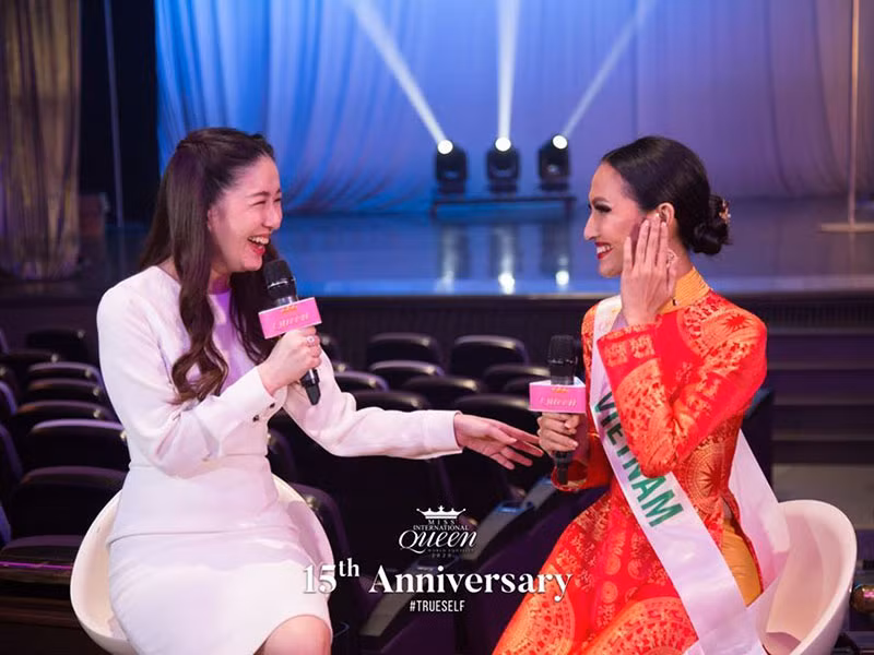 Khi mới bước vào cuộc thi, Hoài Sa thường xuyên diện áo dài để gây ấn tượng với ban giám khảo.