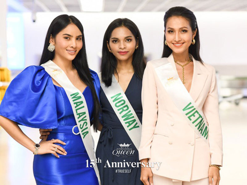 Mang theo 10 kiện hành lý, Hoài Sa liên tục thay đổi trang phục trong quá trình tham gia cuộc thi.