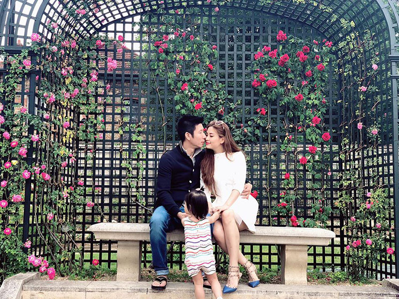 "Không biết đây có phải quyết định đúng hay không khi ở lại Ba Lan nhưng dù gì gia đình mình được ở bên nhau trong mùa Covid-19 và chọn cách hạn chế di chuyển", Diễm Trang chia sẻ.