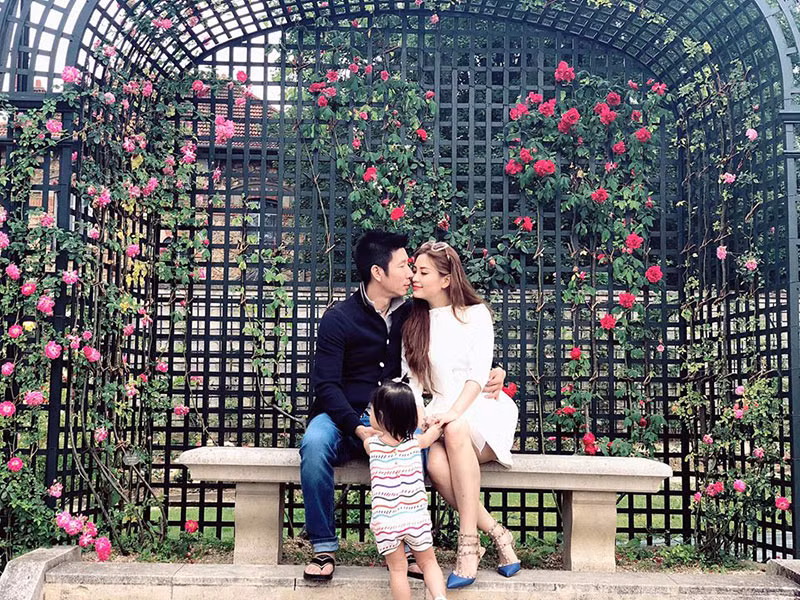 "Không biết đây có phải quyết định đúng hay không khi ở lại Ba Lan nhưng dù gì gia đình mình được ở bên nhau trong mùa Covid-19 và chọn cách hạn chế di chuyển", Diễm Trang chia sẻ.