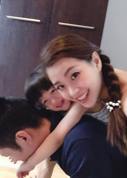 Chồng của Diễm Trang là một đại gia. Nhiều người từng khá ngỡ ngàng khi á hậu được ông xã đưa đón đến sự kiện bằng siêu xe hơn 10 tỷ đồng.