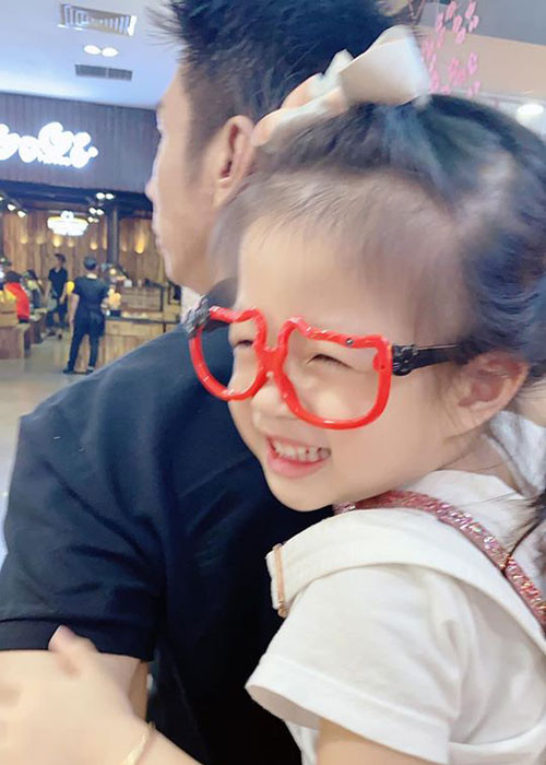 Diễm Trang chia sẻ, ông xã của của cô là một người chu đáo, luôn quan tâm, lo lắng cho vợ con.