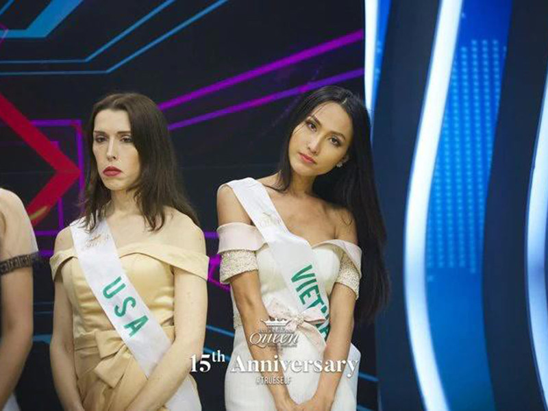 Ngoài ra, Hoài Sa còn cho Kayley mượn váy vì biết số trang phục của đại diện Mỹ rất khiêm tốn. Bên cạnh đó, đại diện Việt Nam cũng hỗ trợ cho Kayley về ê-kíp trang điểm.