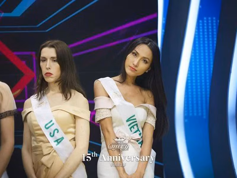 Ngoài ra, Hoài Sa còn cho Kayley mượn váy vì biết số trang phục của đại diện Mỹ rất khiêm tốn. Bên cạnh đó, đại diện Việt Nam cũng hỗ trợ cho Kayley về ê-kíp trang điểm.