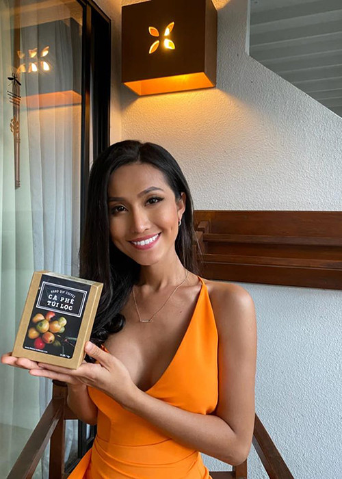 Trên Trí thức trẻ, Hoài Sa cho biết, cô đặc biệt ấn tượng và yêu thích người đẹp Mỹ vì thí sinh này đáng yêu, thật thà, thẳng thắn khác hẳn những mỹ nhân chuyển giới mà Hoài Sa biết.