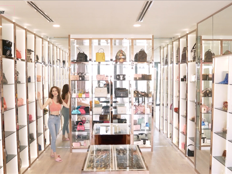 Biệt thự của Ngọc Trinh hoàn thành vào Tết Nguyên Đán. Trong căn nhà triệu đô, nữ người mẫu đã thiết kế phòng ngủ kiêm luôn phòng chứa đồ hiệu. Ảnh: Vietnamnet