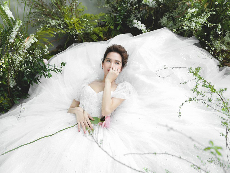 Mới đây, Ngọc Trinh đã tung bộ ảnh diện váy cưới. Ảnh: Yan