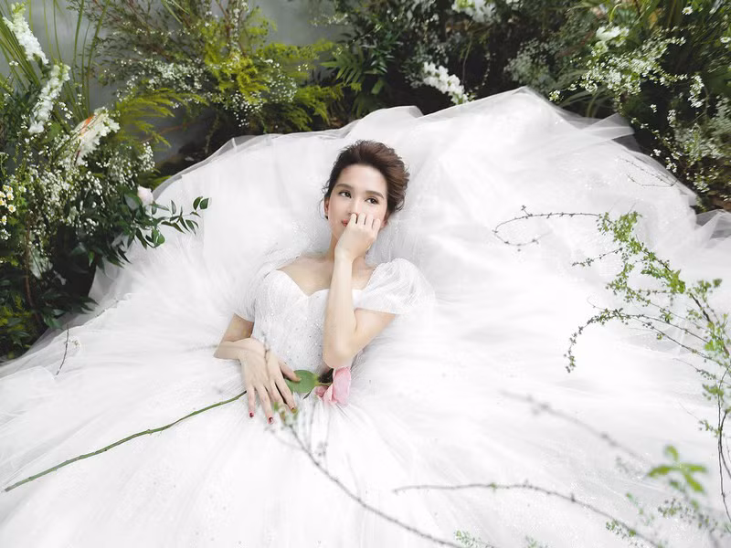 Mới đây, Ngọc Trinh đã tung bộ ảnh diện váy cưới. Ảnh: Yan