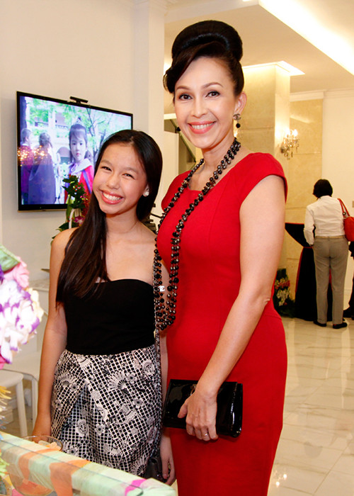 Hình ảnh Diễm My bên con gái Quế My tại một sự kiện cách đây khoảng 6 năm.