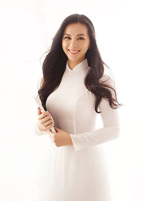 Thùy My sinh 1995, là con gái đầu lòng của Diễm My và doanh nhân Hà Tôn Đức.