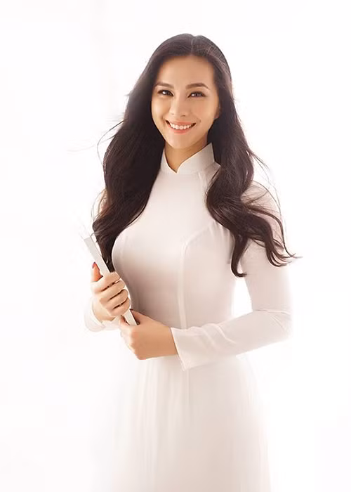 Thùy My sinh 1995, là con gái đầu lòng của Diễm My và doanh nhân Hà Tôn Đức.