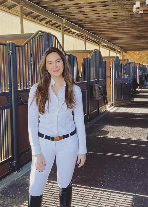 Thùy My sở hữu gương mặt, vóc dáng cao ráo giống người mẹ nổi tiếng và có gu thời trang sành điệu.