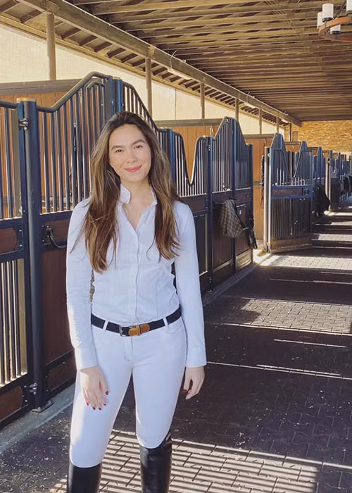 Thùy My sở hữu gương mặt, vóc dáng cao ráo giống người mẹ nổi tiếng và có gu thời trang sành điệu.