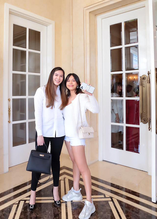 Thùy My và Quế My - hai cô con gái Diễm My hiện sống và học tập ở Mỹ.