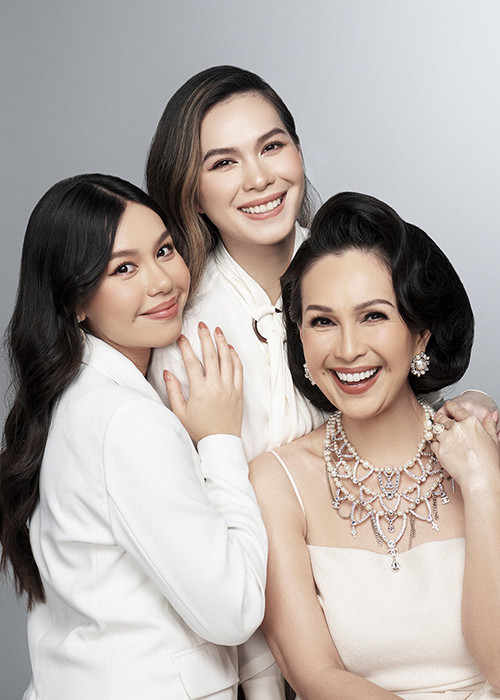 Quế My được nhận xét là có nhiều nét giống bố hơn giống mẹ.