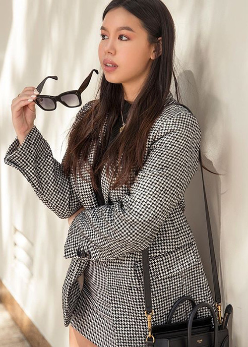 Con gái út của Diễm My được khen xinh như hot girl.