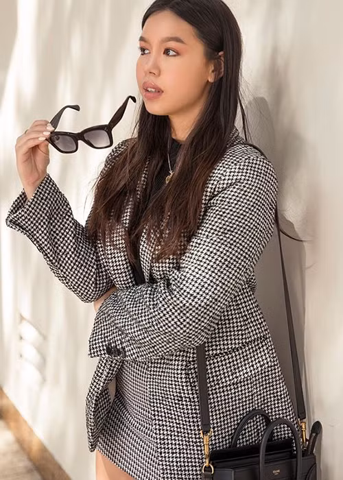 Con gái út của Diễm My được khen xinh như hot girl.