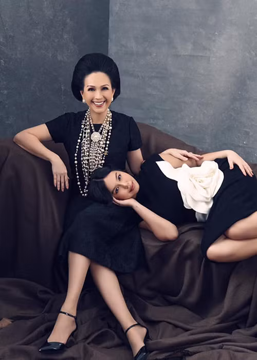 Quế My và Thùy My từng thường xuyên xuất hiện cùng mẹ tại các sự kiện.