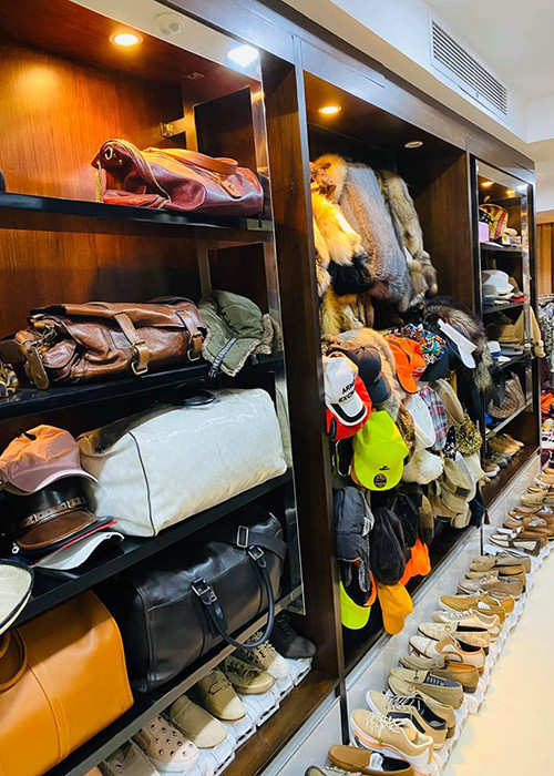 Nam ca sĩ cho biết, anh đã chính thức đầu hàng căn bệnh nghiện mua sắm của mình và tự hứa sẽ từ bỏ thói quen này.