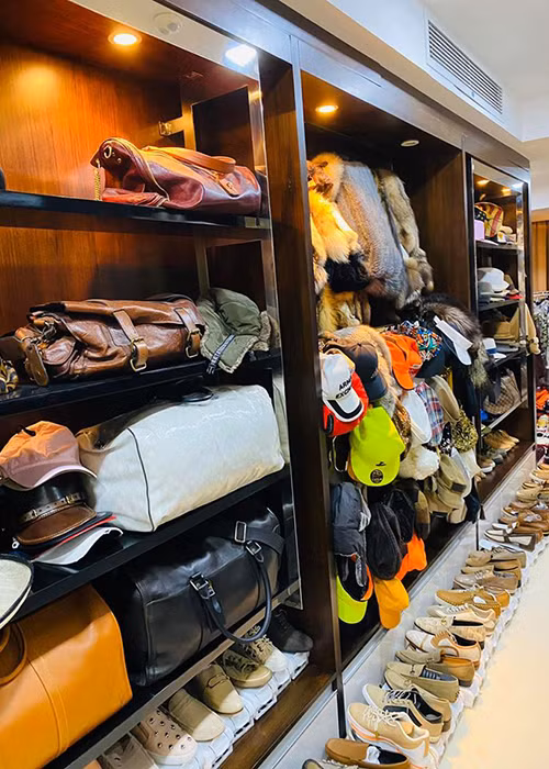 Nam ca sĩ cho biết, anh đã chính thức đầu hàng căn bệnh nghiện mua sắm của mình và tự hứa sẽ từ bỏ thói quen này.