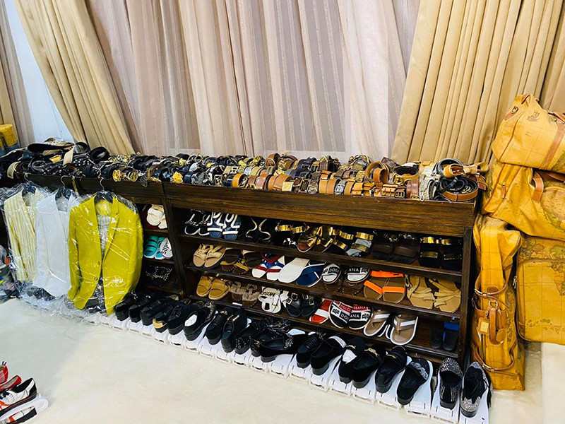 "Chia tay những khách hàng quen thuộc như: Dương Triệu Vũ, Vũ Hà và 50 đứa học trò cũ mới", Mr Đàm viết.