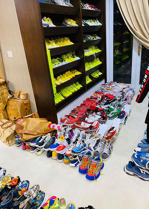 Đàm Vĩnh Hưng từng thừa nhận anh nghiện mua sắm.