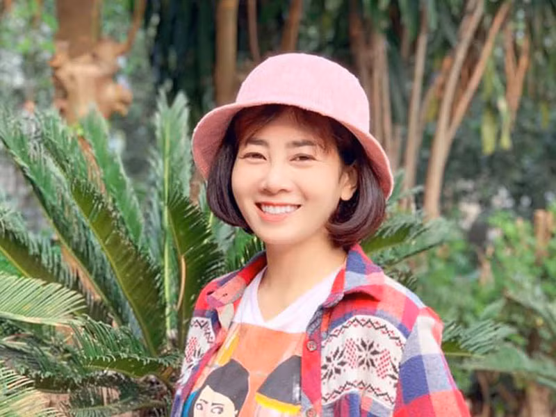 Trong thời gian đầu điều trị ngoại trú, nữ diễn viên "Những thiên thần áo trắng" tập trung chăm lo sức khỏe. Mỗi ngày, cô đều dậy sớm tập yoga, cắm hoa.