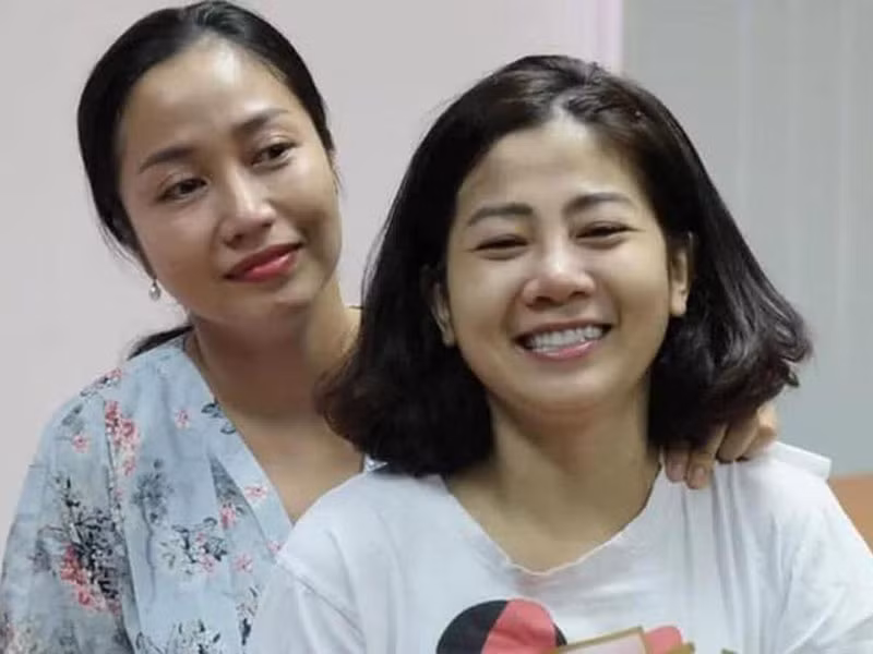 MC Ngọc Châu tiết lộ thêm, mặc dù đau đớn khắp người nhưng Mai Phương vẫn kiên trì và nghị lực. Nữ diễn viên hầu như không than thở với người thân, bạn bè.