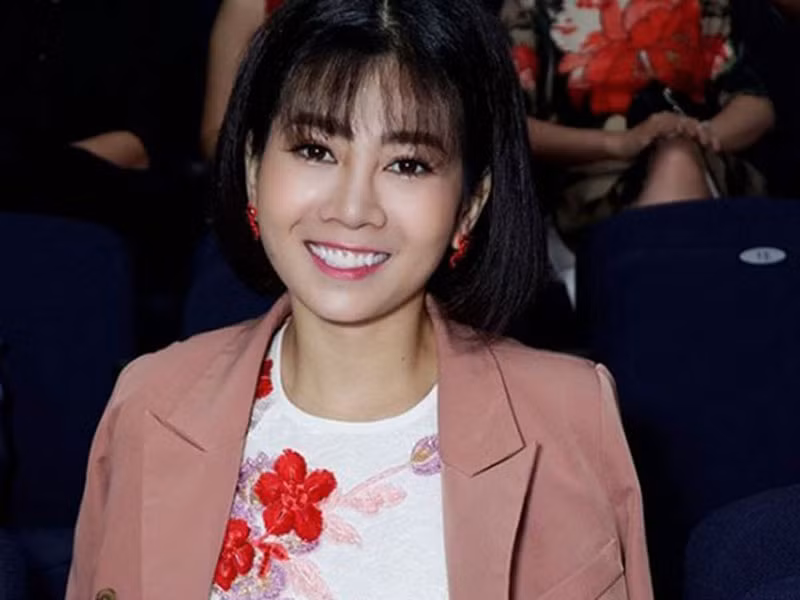 Mai Phương bị ung thư nhưng vẫn sẵn lòng san sẻ tiền ủng hộ với người cùng cảnh ngộ. Hồi tháng 4/2019, cô đến tham gia ủng hộ đêm nhạc giúp đỡ Hạnh An - cô con gái đang bị ung thư của đạo diễn Đỗ Đức Thành. Trong đêm nhạc, số tiền 70 triệu đồng được dành tặng cho Mai Phương. Tuy nhiên, Mai Phương nói muốn lấy toàn bộ số tiền ủng hộ ngược lại cho Hạnh An. Cuối cùng, Bình Minh xin ý kiến khán giả và thống nhất số tiền sẽ chia đôi cho Mai Phương và Hạnh An.