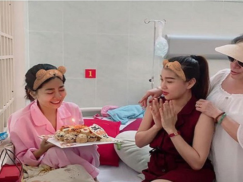 Những ngày giáp Tết Nguyên Đán 2020, bệnh tình của Mai Phương trở nặng. Trên trang cá nhân một người bạn của Mai Phương chia sẻ hình ảnh cô đón sinh nhật tuổi 35 bên bạn bè tại bệnh viện.