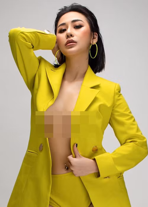 Tiên Moon được nhận xét sở hữu ngoại hình khá giống với nữ DJ Hàn Quốc - Soda.