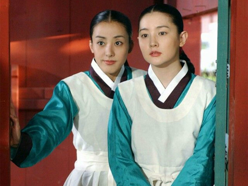 Park Eun Hye sinh năm 1978, khởi nghiệp năm 1998 nhưng mãi đến năm 2003, mới gây chú ý nhờ vai diễn trong bộ phim truyền hình "Dae Jang Geum". Trong phim, Eun Hye đóng vai cung nữ Lee Yeon Szaeng (trái) - bạn thân của Dae Jang Geum.